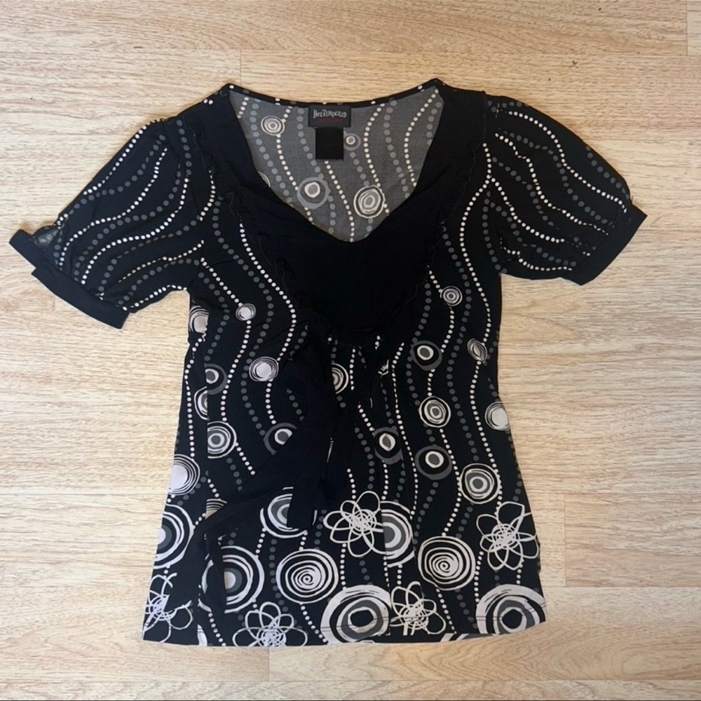 Hot‎ Tempered Y2K/2010 Elegant Black and White Swirl Blouse, Medium
